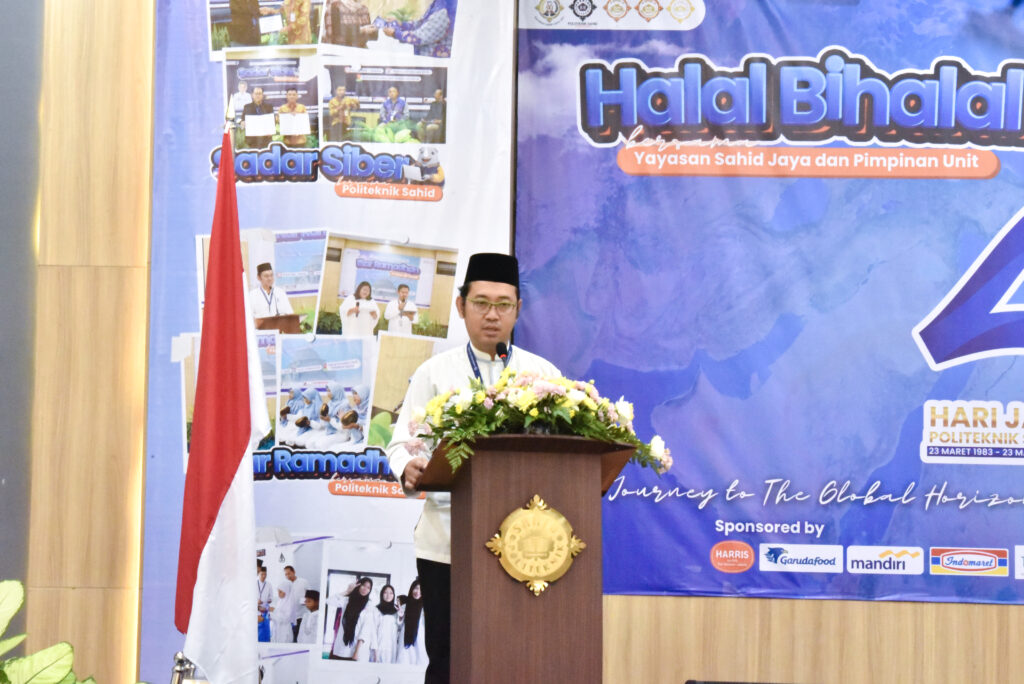 Direktur Politeknik Sahid menyampaikan sambutan di Dies Natalis ke-43